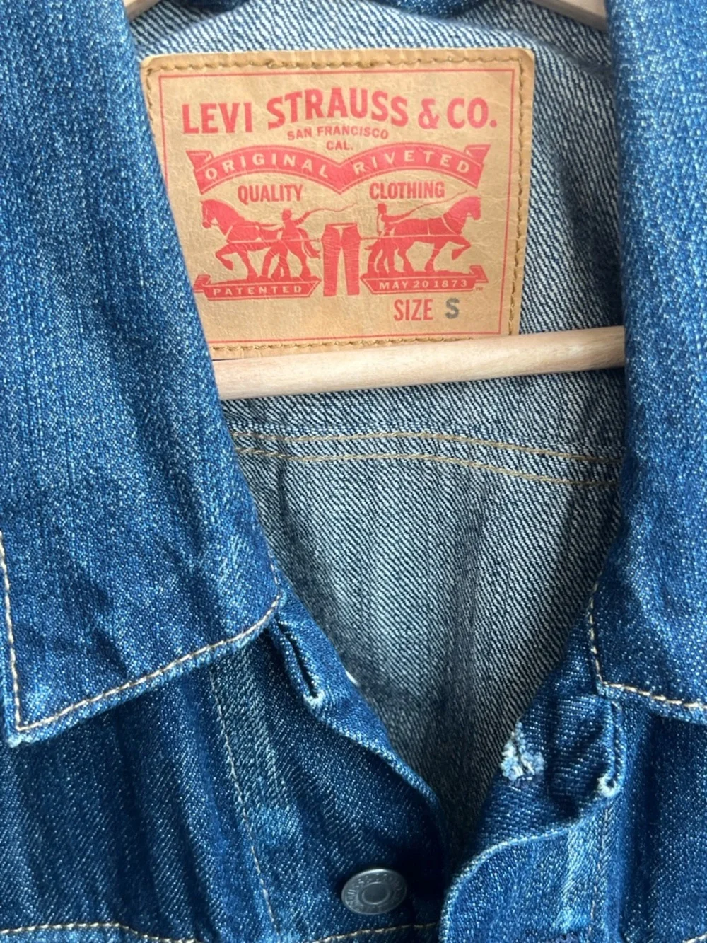 Levi's Vintage-Inspired Men’s Trucker Denim Jacket Size S - Picture 5 of 10